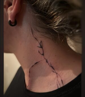 Kateřina Hrachovcová Instagram - Erika .ink 

#tattoo #freehandtattoo