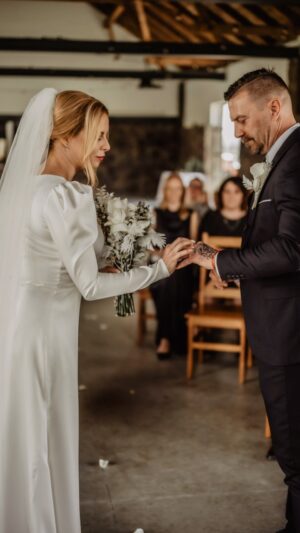 Kateřina Kristelová Instagram - Jeden z mých nejkrásnějších dnů v životě.
Rok 2023 pro mě je oslavou lásky🤍. A vždycky bude. #2AdAstra #omniavincitamor