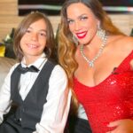 Katerina Stikoudi Instagram - 🎅🎄Ανυπομονούσαμε πολύ με τον @stelioskerasidis να μοιραστούμε μαζί σας το video clip για την διασκευή μας στο old-time classic “Have Yourself A Merry Little Christmas”! Σας ευχόμαστε και επίσημα λοιπόν, καλά Χριστούγεννα και καλές γιορτές! ❤ @minosemi_official @monstermanager