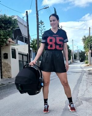Katerina Stikoudi Instagram - Φίλες μου δώστε προσοχή!

Περίμενα να ξεκινήσουν για τα καλά οι βόλτες με τον μπέμπη, για να σας πω πόσο ενθουσιασμένη είμαι με την επιλογή καροτσιού Trio Athena Premaman από την  @orchestra_gr

Αυτό το σύστημα μεταφοράς πωλείται με το κάθισμα αυτοκινήτου i-Prim, το πορτ μπεμπέ, καθώς και την βασική θέση.

Οι μπροστινοί τροχοί του έχουν λειτουργία περιστροφής και κλειδώματος που παρέχει βέλτιστη ευελιξία ανάλογα με το έδαφος.

Είναι κατάλληλο για νήπια από τη γέννηση.

Όπως βλέπετε το καθισματάκι με βόλεψε πολύ και κατά την έξοδο μας από το μαιευτήριο.. 

Δείτε περισσότερα στο Link που σας αφήνω στα stories μου!

#orchestra #orchestragreece