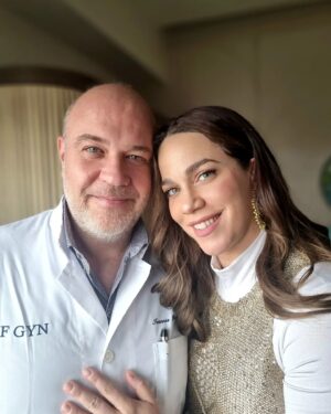 Katerina Stikoudi Instagram - Οι άνθρωποι είναι που καθορίζουν τις τύχες μας και την ευτυχία μας. Και όταν έχουμε την τυχη να συνανταμε στο δρόμο μας τόσο σπουδαίους ανθρώπους, αξίζει να τους μνημονεύουμε ...
Ενα μεγάλο "ευχαριστώ"στον Δρ Ιωάννη Φρουδαράκη, που για άλλη μια φορά με έκανε να νιώθω ασφαλής, σίγουρη και δυνατή, σε όλη αυτή τη διαδικασία. Επίσης τη Λαμπρινή Σκάβαλου, που πέρα από συνοδοιπόρο σε όλο αυτό το ταξίδι, θεωρώ και φίλη. 
Τέλος, για άλλη μια φορά, όλο το προσωπικό και διοίκηση του @omilosiaso , που πέρα από τον επαγγελματισμό τους, δείχνουν ανθρωπιά και αγάπη. 
@labrini_ska ❤️