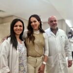 Katerina Stikoudi Instagram - Οι άνθρωποι είναι που καθορίζουν τις τύχες μας και την ευτυχία μας. Και όταν έχουμε την τυχη να συνανταμε στο δρόμο μας τόσο σπουδαίους ανθρώπους, αξίζει να τους μνημονεύουμε ... Ενα μεγάλο "ευχαριστώ"στον Δρ Ιωάννη Φρουδαράκη, που για άλλη μια φορά με έκανε να νιώθω ασφαλής, σίγουρη και δυνατή, σε όλη αυτή τη διαδικασία. Επίσης τη Λαμπρινή Σκάβαλου, που πέρα από συνοδοιπόρο σε όλο αυτό το ταξίδι, θεωρώ και φίλη. Τέλος, για άλλη μια φορά, όλο το προσωπικό και διοίκηση του @omilosiaso , που πέρα από τον επαγγελματισμό τους, δείχνουν ανθρωπιά και αγάπη. @labrini_ska ❤️