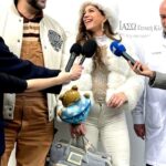Katerina Stikoudi Instagram - Οι άνθρωποι είναι που καθορίζουν τις τύχες μας και την ευτυχία μας. Και όταν έχουμε την τυχη να συνανταμε στο δρόμο μας τόσο σπουδαίους ανθρώπους, αξίζει να τους μνημονεύουμε ... Ενα μεγάλο "ευχαριστώ"στον Δρ Ιωάννη Φρουδαράκη, που για άλλη μια φορά με έκανε να νιώθω ασφαλής, σίγουρη και δυνατή, σε όλη αυτή τη διαδικασία. Επίσης τη Λαμπρινή Σκάβαλου, που πέρα από συνοδοιπόρο σε όλο αυτό το ταξίδι, θεωρώ και φίλη. Τέλος, για άλλη μια φορά, όλο το προσωπικό και διοίκηση του @omilosiaso , που πέρα από τον επαγγελματισμό τους, δείχνουν ανθρωπιά και αγάπη. @labrini_ska ❤️