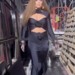 Katerina Stikoudi Instagram - Απόψε είναι Σάββατο! Ξέρετε αυτό τι σημαίνει! @j2us_gr ! 📺🩷 @barkingwell_media @alphatv @nkoklonis 💇‍♀️: @aggelikikandylaki 💄: @kaitikoutsogiannakopoulou 👗: @boudoir_dennisp @theomdesigncy 💎: @moeha.eu @monstermanager ❤️ #j2usgr #live