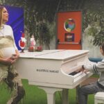 Katerina Stikoudi Instagram - ⭐️Fame story με τον 🎹πιανίστα που μου έχει κλέψει την καρδιά! @stelioskerasidis @famestorygreece #newvideocomingsoon🎥🎬 (🔜Σύντομα έρχεται και το clip μας για το «Have Yourself A Merry Little Christmas»).