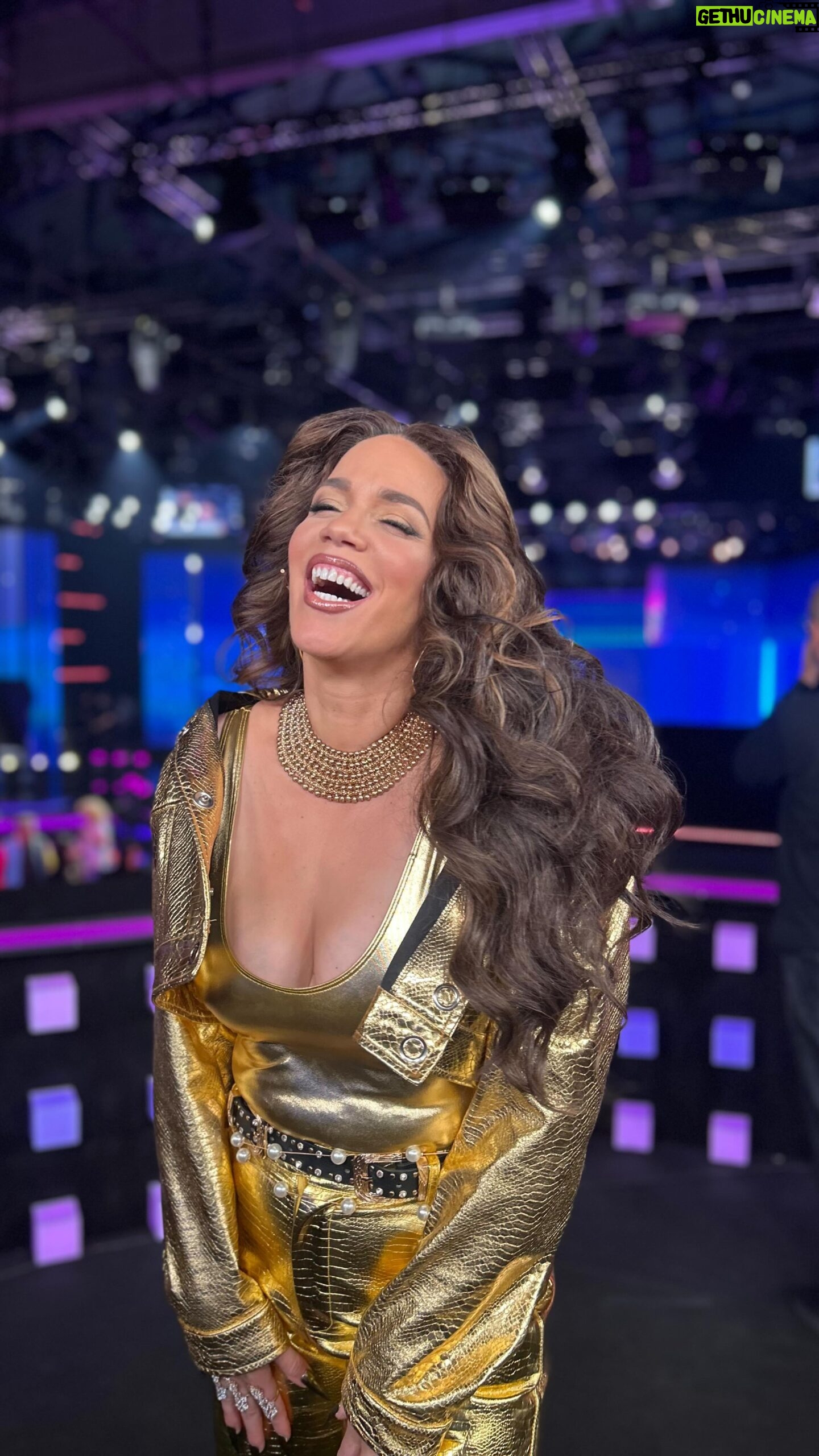 Katerina Stikoudi Instagram - 🌟Tonight’s vision is Eurovision! Golden @j2us_gr ! 📺 👗: @boudoir_dennisp @nika_officiel 💄: @kaitikoutsogiannakopoulou 💇♀️: @aggelikikandylaki 💎: @moeha.eu @nkoklonis @barkingwell_media @alphatv