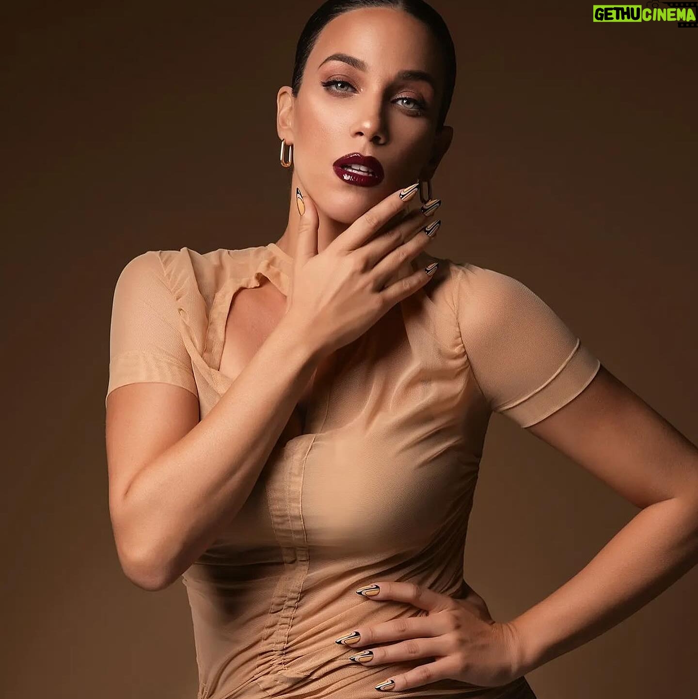 Katerina Stikoudi Instagram - It’s about 💅🏻 #nails #laloocosmetics @laloo_cosmetics @thanos_drakopoulos @kostadina_tsihlas @nani_tsampodimou 💋 @kaitikoutsogiannakopoulou 💆♀️ @aggelikikandylaki Photographer @mariadelakou ❤️