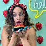 Katerina Stikoudi Instagram - You want a piece of me ? #strawberries🍓 #cake #a_piece_of_cake🍰 Hairstylist @aggelikikandylaki 💅🏻 @kostadina_tsihlas @selfiemuseum_skg #thessaloniki