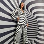 Katerina Stikoudi Instagram – Black and white.. 
#poly_poly_poly 
Video clip 🎥 #music🎵
 👗 @damiano.milano.official 
 💆‍♀️ @aggelikikandylaki 
Nails by @laloo_cosmetics 
@kostadina_tsihlas 💅🏻 
Location @selfiemuseum_skg 
#salonika 💋