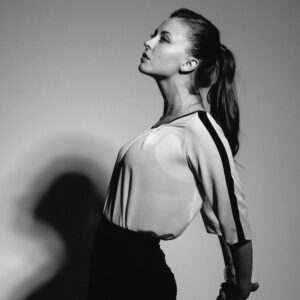 Katharine Isabelle Instagram - When you play Nintendo all day and you gotta stretch or you’ll never be able to stand up again 📸@hubertkang