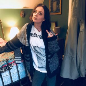 Katharine Isabelle Instagram - She’s a real charmer.. @thegreenseamovie is available on major digital platforms TODAY in UK/Ireland and July 13 North America💚