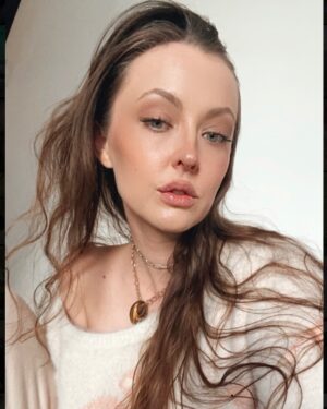 Katharine Isabelle Instagram - does anyone know what filter this is cuz I forgot but I look fucking great