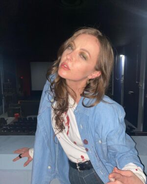 Katharine Isabelle Instagram - Gale Prescott had a long night.. ITS A WONDERFUL KNIFE in theaters TODAY🔪🎄🪽