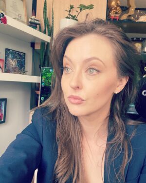 Katharine Isabelle Instagram - This little District Attorney forgot to plug in the microphone and had to retape the whole audition 👍