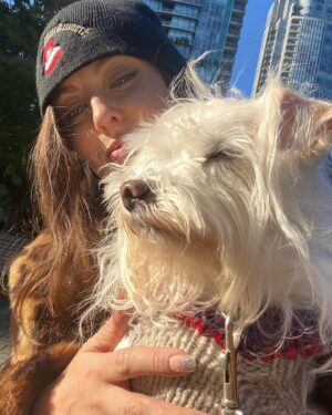 Katharine Isabelle Instagram - Sweata weatha #spaghetti  #adoptdontshop #itsfallbitches
