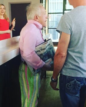 Katherine Bailess Instagram - I can’t believe he’s gone. God I’m gonna miss him! Thanks for all the laughs, love and light. I am so blessed to have been able to know and work with Leslie for the past 20 years. Thanks Del Shores for introducing me to the most hysterical, brilliant and kind man. Leslie Jordan you will always be the funniest human I have ever known. Ohh and I might’ve forgotten best dressed! #riplesliejordan #lesliejordan