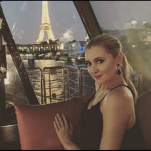 Katherine Bailess Instagram - “Paris is always a good idea.” - Audrey Hepburn ❤️ #europeanvacation #paris #inlove #CaliinParis