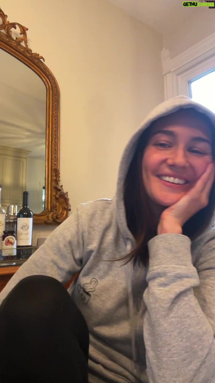 Katherine Barrell Instagram - Hi hi hi !!! ❤️