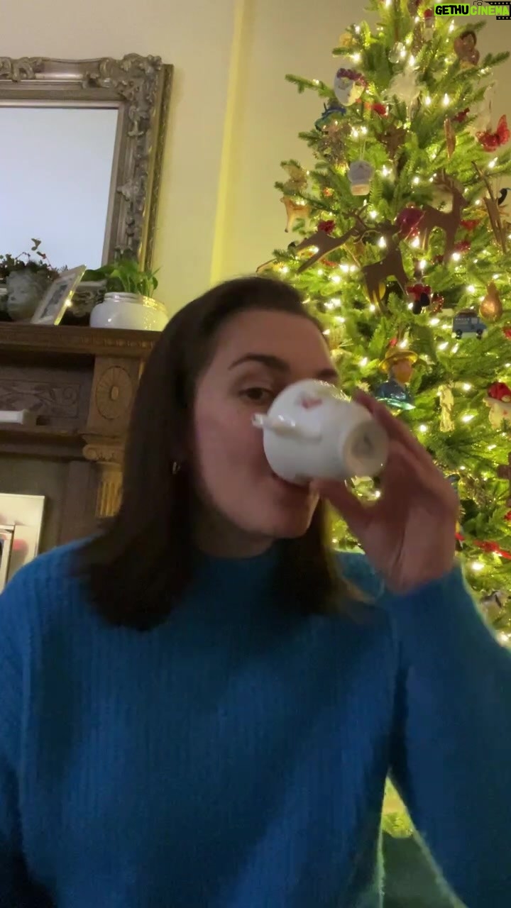 Katherine Barrell Instagram - HAPPY HOLIDAYS!!!! Thank you for hanging out with me! Thank you all for being such a wonderful Part of my life! I love you!!! Xoxoxox