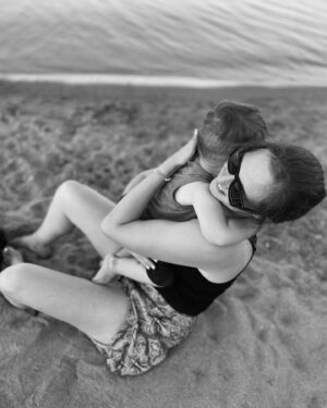 Katherine Barrell Instagram - 🎂 🎉 TWO!!! 🎂 🎉 🤯🥰

(Thanks auntie Char for the 📸!!!)