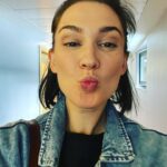 Katherine Barrell Instagram - I think I just woke up from a dream? Was I really there?! Thank you EARPERS !!! You continue to make me weak at the knees. What a summer of adventures we have had so far!! No matter how many amazing cons I experience I still get home and say them same thing, “I can’t believe this is real. I can’t believe people show up! I can’t believe the thoughtfulness, the kindness, the love”. Every 👏🏼 damn 👏🏼 time 👏🏼 I❤️U
