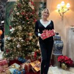 Katherine Kelly Lang Instagram - Merry Christmas, Happy Holidays , and a Happy New Year!! 🥰❤️ #boldandbeautifulcbs #onset🎥🎬