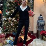 Katherine Kelly Lang Instagram - Merry Christmas, Happy Holidays , and a Happy New Year!! 🥰❤️ #boldandbeautifulcbs #onset🎥🎬