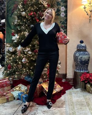 Katherine Kelly Lang Instagram - Merry Christmas, Happy  Holidays , and a Happy New Year!! 🥰❤️ #boldandbeautifulcbs #onset🎥🎬