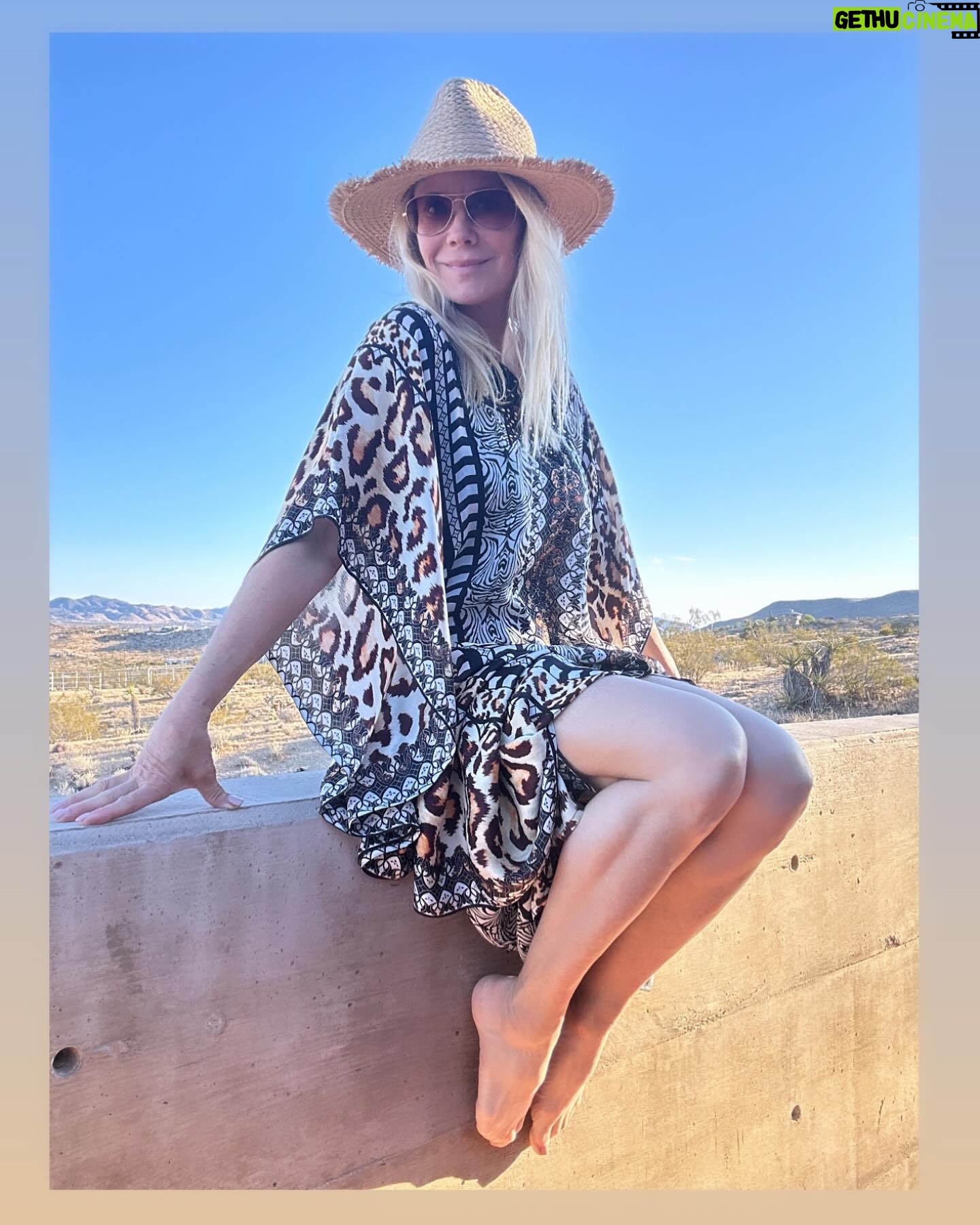 Katherine Kelly Lang Instagram - Summer is almost here! Check out @katherinekellylangkaftans Available now💕💕💕 #kklkaftans #joshuatree #katherinekellylang #kaftans #jumpsuit #summerdresses #tops #shorts