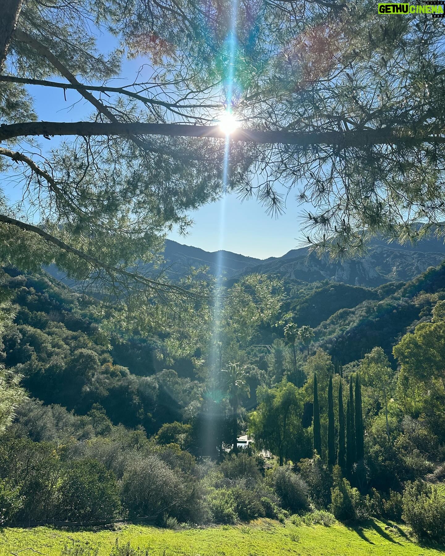 Katherine Kelly Lang Instagram - Our pretty neighborhood😍 Love the views on my runs🏃♀️
