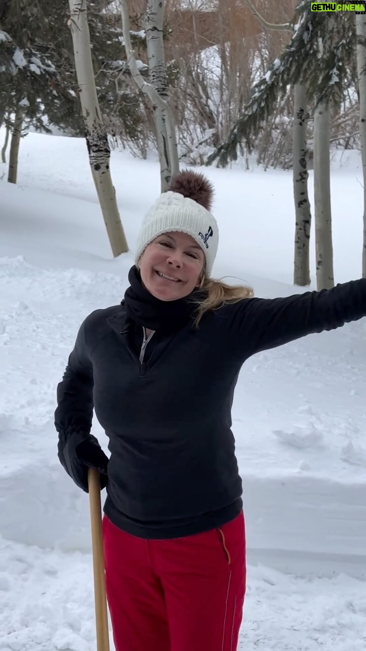 Katherine Kelly Lang Instagram - A VERY frustrated @katherinekellylang last weekend her turn to #digout @mammothmountain #toofunny hat by @benheartbeverlyhills #snow #snowday #funwithfriends #skiing #mountainlife #friends #funny