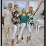 Katherine Kelly Lang Instagram - Backstage at @tvsn … doing my shows for @katherinekellylangkaftans having a blast with everyone! #kklkaftans #kellysklosetbykkl #tvsn #sydneyaustralia #homeshoppingnetwork
