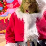 Katherine Kelly Lang Instagram – The kiddies got to meet the “Grinch” 😂😂😂 a special night at @unistudios … thanks @cassie_gill 😍