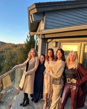 Katherine Kelly Lang Instagram - Some more pics and fun at the wedding🥰🥰🥰 @jmattatkinson @brytneeratledge