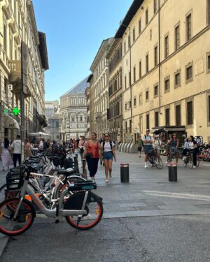 Katherine Kelly Lang Instagram - Ashley and I have been enjoying Florence! Such a beautiful city! #firenze🇮🇹 @ashleyaubra