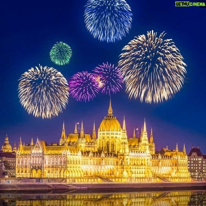 Kathleen Gati - 1K Likes - Wishing everyone a wonderful 2021!!!!š„³š¤šā¤ļøšš
