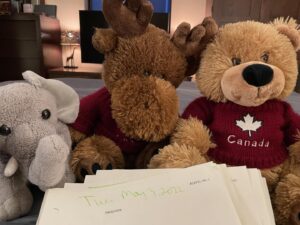 Kathleen Gati Instagram - My colleagues have arrived to help me study. It’s a tough crowd!😱❤️ #GH #play #life ⁦‪@GeneralHospitalabc‬⁩ #acting #ActorsLife #playtime #work
