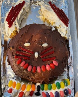 Kathleen Madigan Instagram - My dad always loves chocolate cake, so the twins made something special for his basket this year 🐰🍰.
.
Happy Easter, everyone 💕.
.
#happyeaster #easter #eastersunday #bunnycake #jack #lakeoftheozarks #kathleenmadigan #madiganspubcast