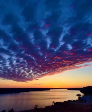 Kathleen Madigan Instagram - Some sunsets on the lake make you stop and take it all in 🌅.
.
#sunset #lakeoftheozarks #missouri