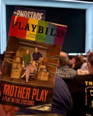 Kathleen Madigan Instagram - Fun night out in NYC seeing Mother on Broadway🍎 Jessica Lange was unbelievable….just fantastic 🏆

#mother #broadway #motherplay #nyc #jessicalange #kathleenmadigan #madiganspubcast