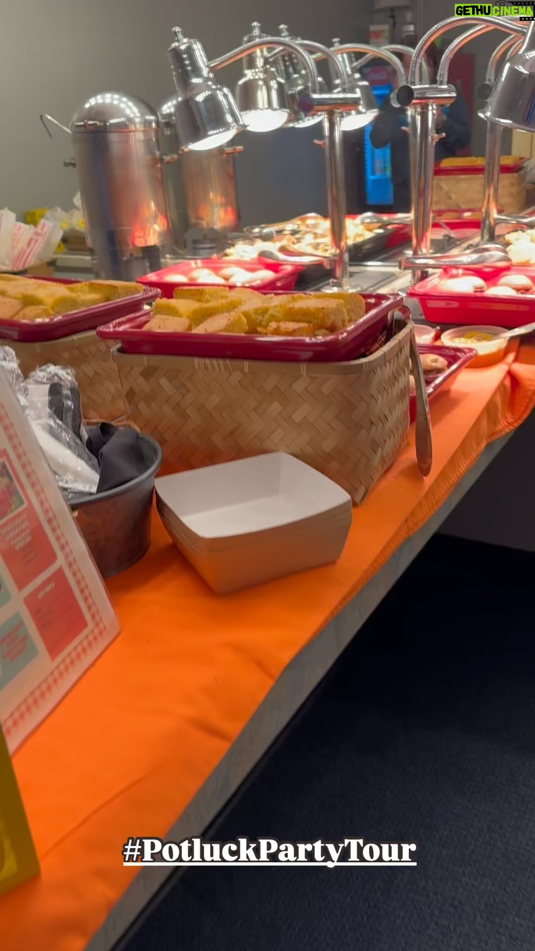 Kathleen Madigan - 1.3K Likes - Monster surprise when @citynationalgroveofanaheim brought the Potluck Party backstage ššš„£.
.
Crazy crowd tonight.! Thanks to all of you who came out for some fun š.
.
#anaheim #thegrove #kathleenmadigan #potluckpartytour #friday