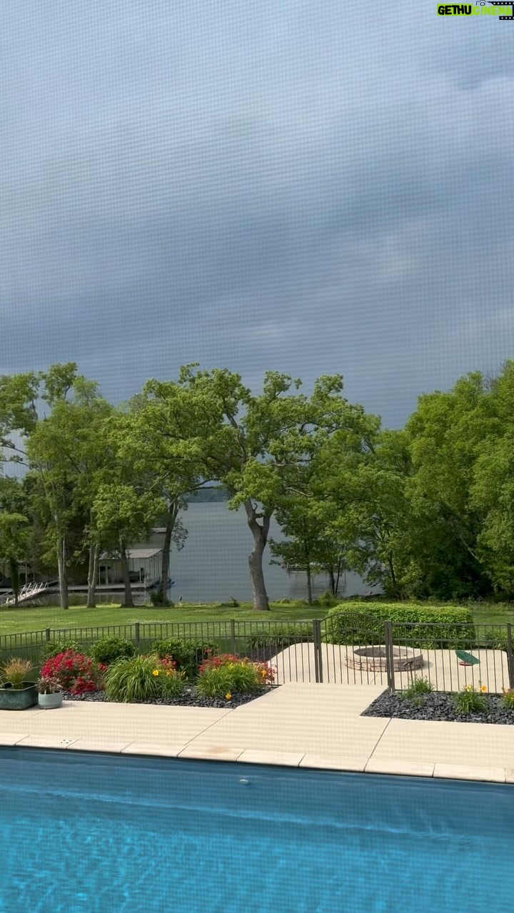 Kathleen Madigan - 1.6K Likes - Springtime in the South = cicadasšŖ²& tornadosšŖļø.
#springtime #tornadowatcb #cicadas #tornado #nashville #madiganspubcast #kathleenmadigan
