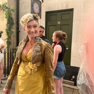 Kathryn Drysdale Instagram - @bridgertonnetflix #bts this and that 🫶🏽 @shondaland @netflix #bridgerton