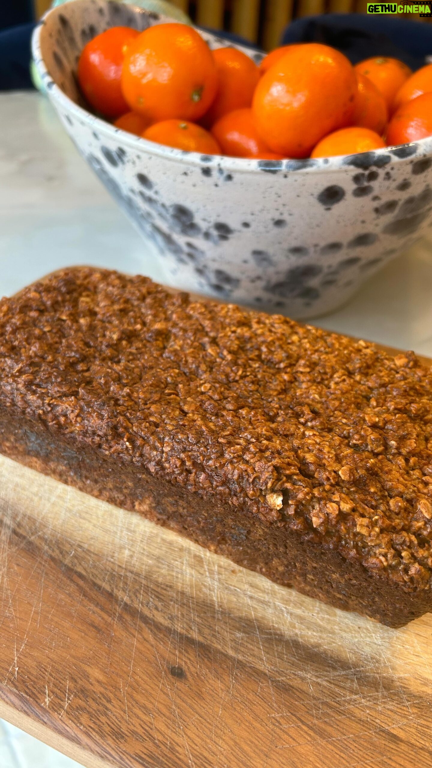 Kathryn Thomas - 3.1K Likes - Brings me back to Covid baking but such a simple porridge bread recipe
Mix 1 large tub of natural @gleniskinsta yogurt, 1 egg pinch salt & tsp bicarb soda
Then fill empty yogurt pot with @flahavans oats, lash in chia seeds some ground @linwoodshealthfoods flaxseed or whatever else you’ve in the cupboard. Bake @ 180c for 50 minutes