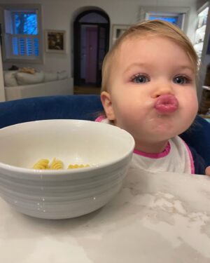 Kathryn Thomas Instagram - Gimme a kiss 😚 🥰