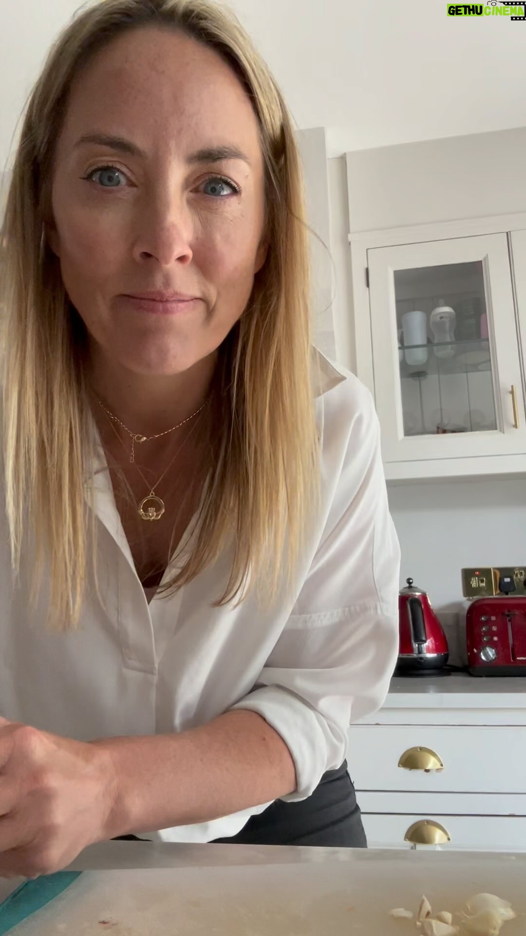 Kathryn Thomas - 1.9K Likes - Ok guys… I need more air fryer inspo.
Havent really used ours since we bought it at the beginning of the year.. bar chips for the girls.
What are your favourite things to cook in it????
This chicken was unreal (not to mention minimal washing up!!) rub with olive oil salt pepper and parsley. 180c for 30minutes upside down. Turn her over and cook for another 10minutes. Then jack up heat to 200c for last 15 minutes and she’s cooked. The meat was so tender and washing up is minimal 🙌 win win #airfryerrecipes #airfryer #summermeals