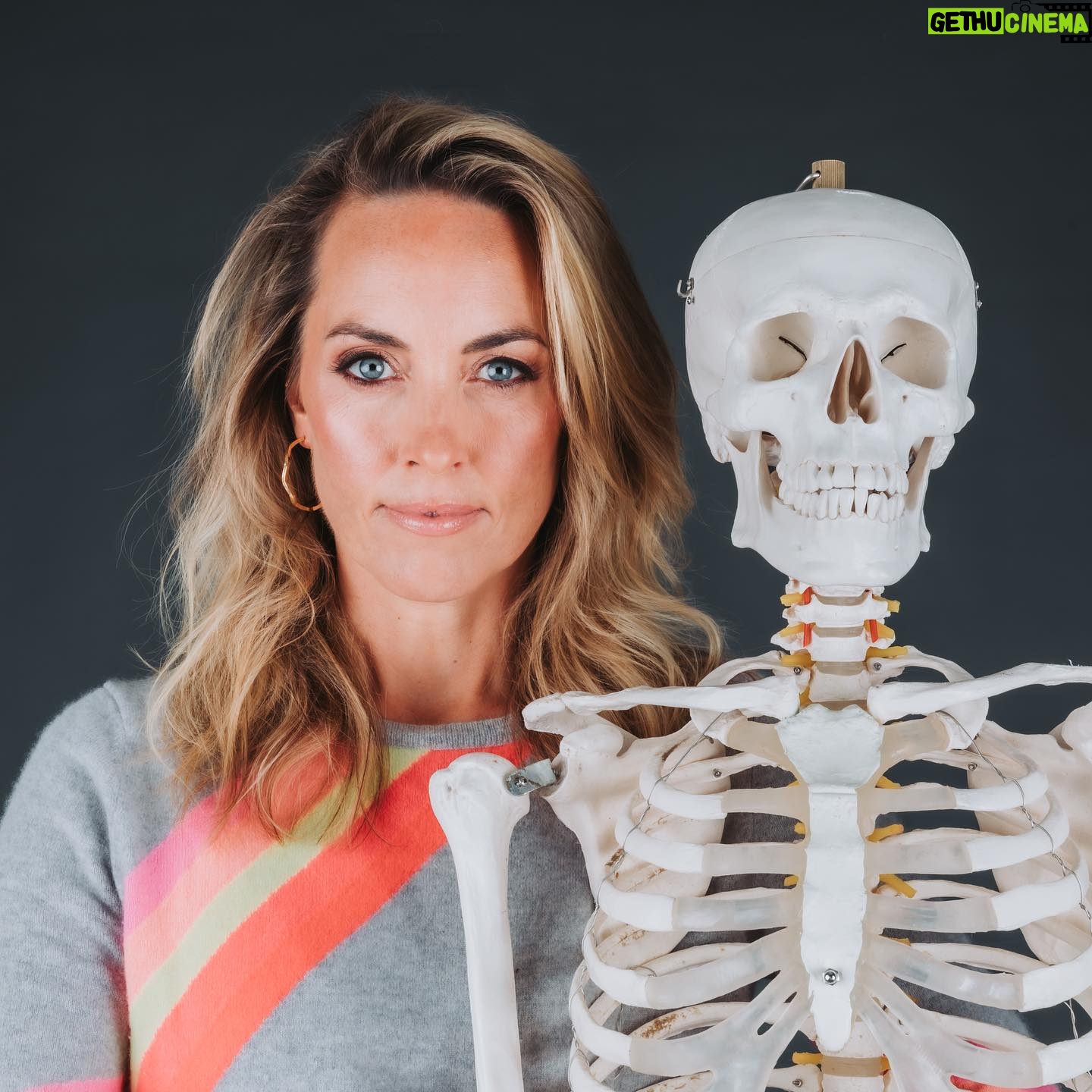 Kathryn Thomas - 1.3K Likes - Knowledge is confidence…..but what does it really feel like to look inside your own body and see your heart, your kidneys or your cancer in full 3D technicolour? Since April I’ve been working on a TV series where we follow people who are undergoing surgery; in some cases life threatening but in every case life changing. In a world where medical science is constantly evolving it’s hardly surprising that technology in medicine now plays a pivotal role too. #mybodyfix follows 6 patients and their consultants who use virtual reality imaging prior to surgery to help enhance patient autonomy and understanding, to relieve fears and to better prepare themselves and their families for successful recovery. #mybodyfix starts this Tuesday 8.30pm on @rteone