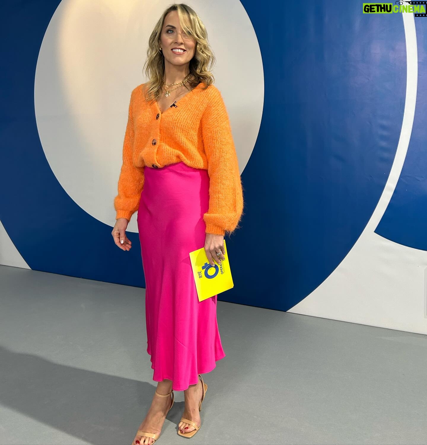 Kathryn Thomas - 1.4K Likes - Better late than never 😰🤣
Week 2 Colour Shock ⚡️
Orange Cardi of dreams @oliverbonas
pink skirt @marksandspencerireland
Jewellery @bettyandbiddy
Week 1 natural in nude
Dress @hm
Boots @mantra
@rteoperationtransformation glam squad
@meganfoxfashion_ @normajeanhair @dearbhlamakeupartist