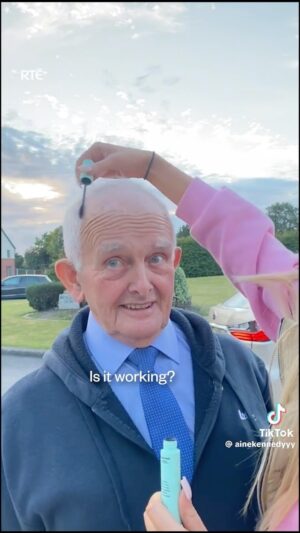 Kathryn Thomas Instagram - It’s only Ireland’s beloved TikTok grandad Billy 😭

The man behind a new mens beauty product called in to with granddaughters Aine and Eimear, whose company Smooth Company has gone from strength to strength after finding internet fame 😍 

#beautyhacks