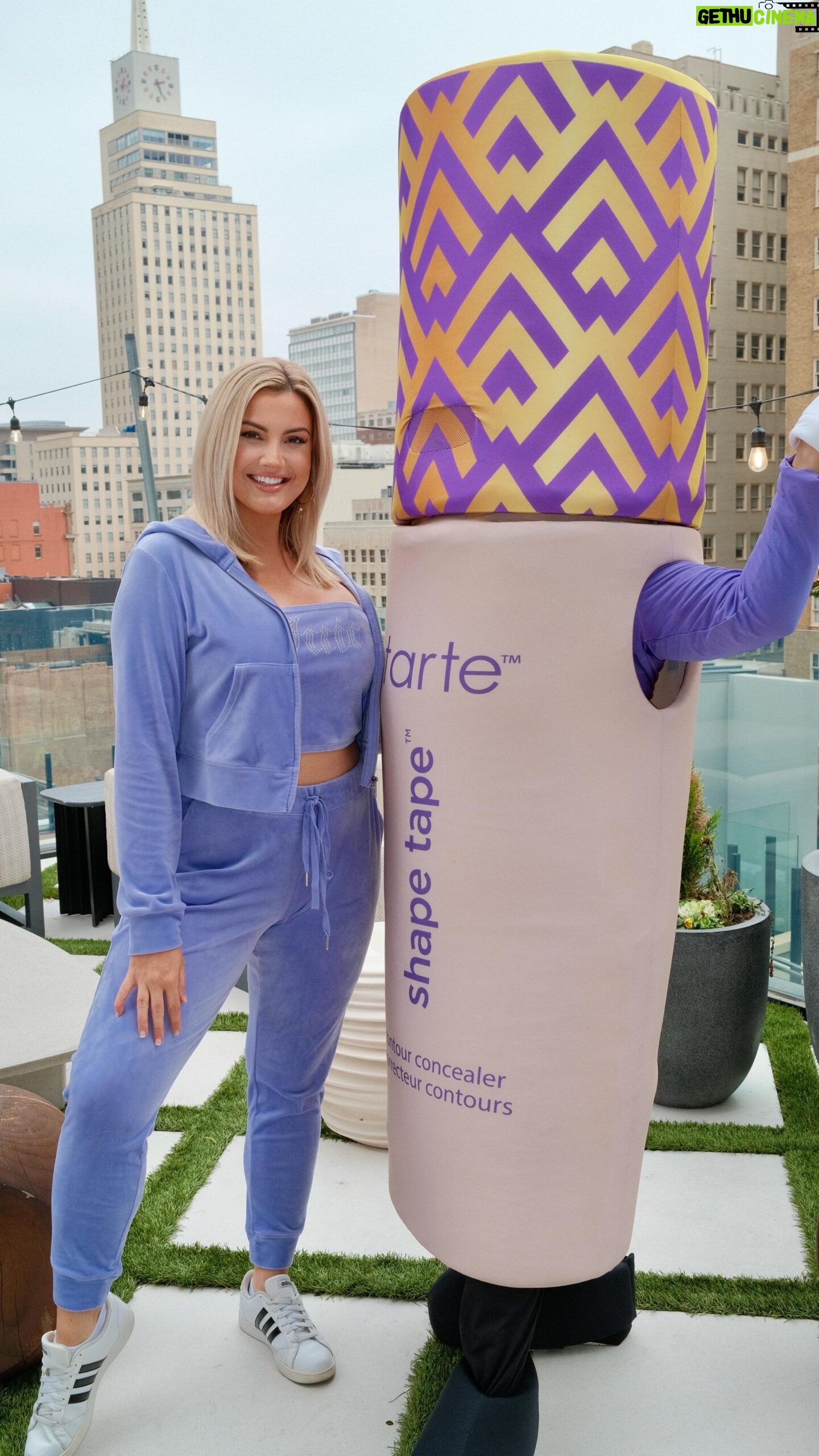 Kathryn Dunn Instagram - had to break out the ol’ juicy suit for this one- come with me to celebrate 25 years of @tartecosmetics & party like it’s 1999 💿✌️😚 #tarte #tartecosmetics #tarteshapetape #dallas #dallasinfluencer